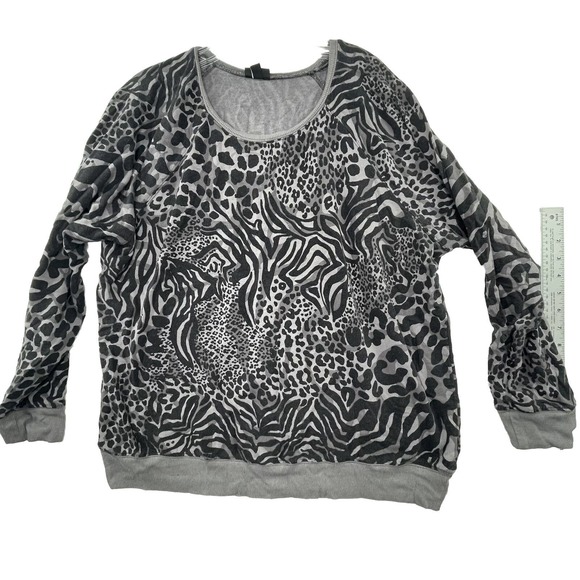 Torrid 1 Womens Plus Size 1X Grey & Black Animal Print Pullover Sweater - Picture 1 of 13